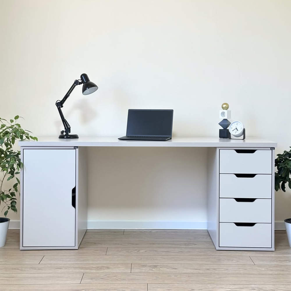 ELIO Desk